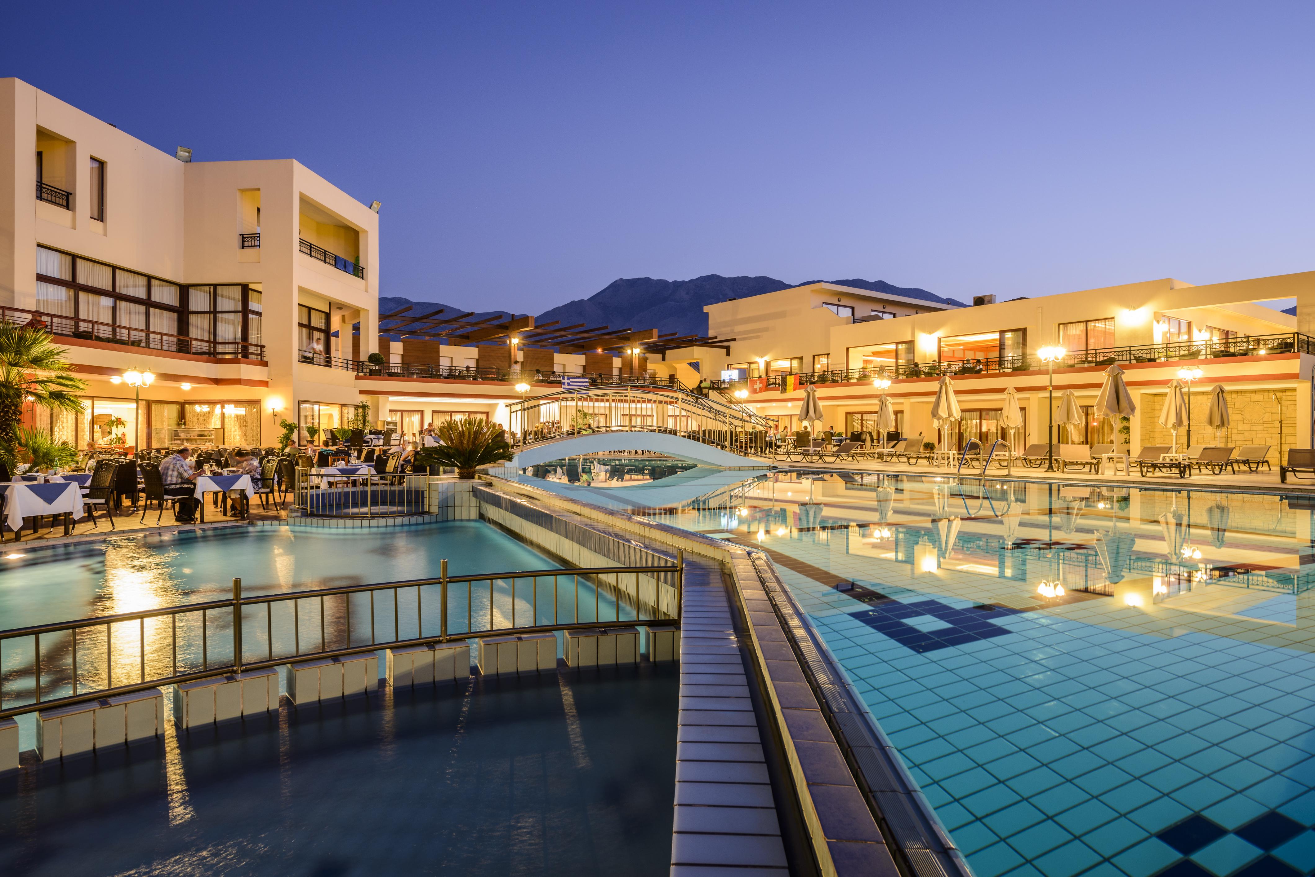 Vantaris Palace Paralia Kourna Eksteriør billede